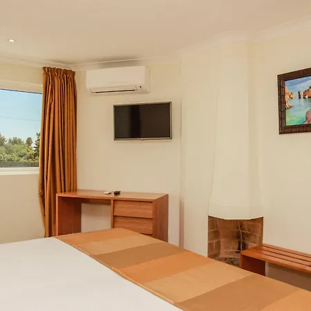 Lagoa Hotel Ξενοδοχείο με διαμερίσματα 4*