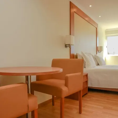 Lagoa Hotel מלון דירות 4*