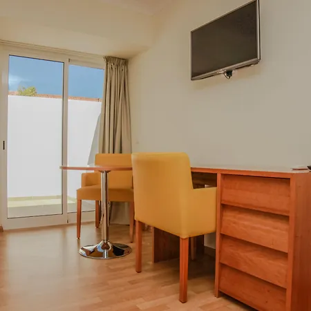 Lagoa Hotel מלון דירות 4*