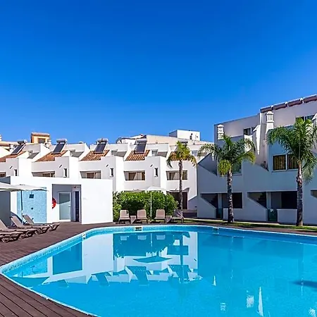 Lagoa Hotel מלון דירות לגואה