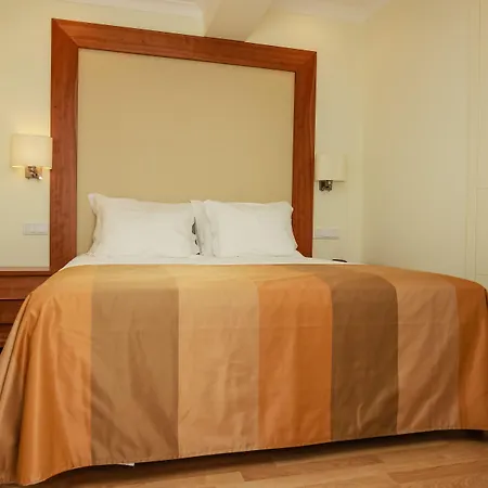 Lagoa Hotel Aparthotel 4*